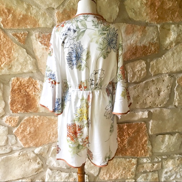 5⭐️Fave! White Lotus Romper - Picture 8 of 8